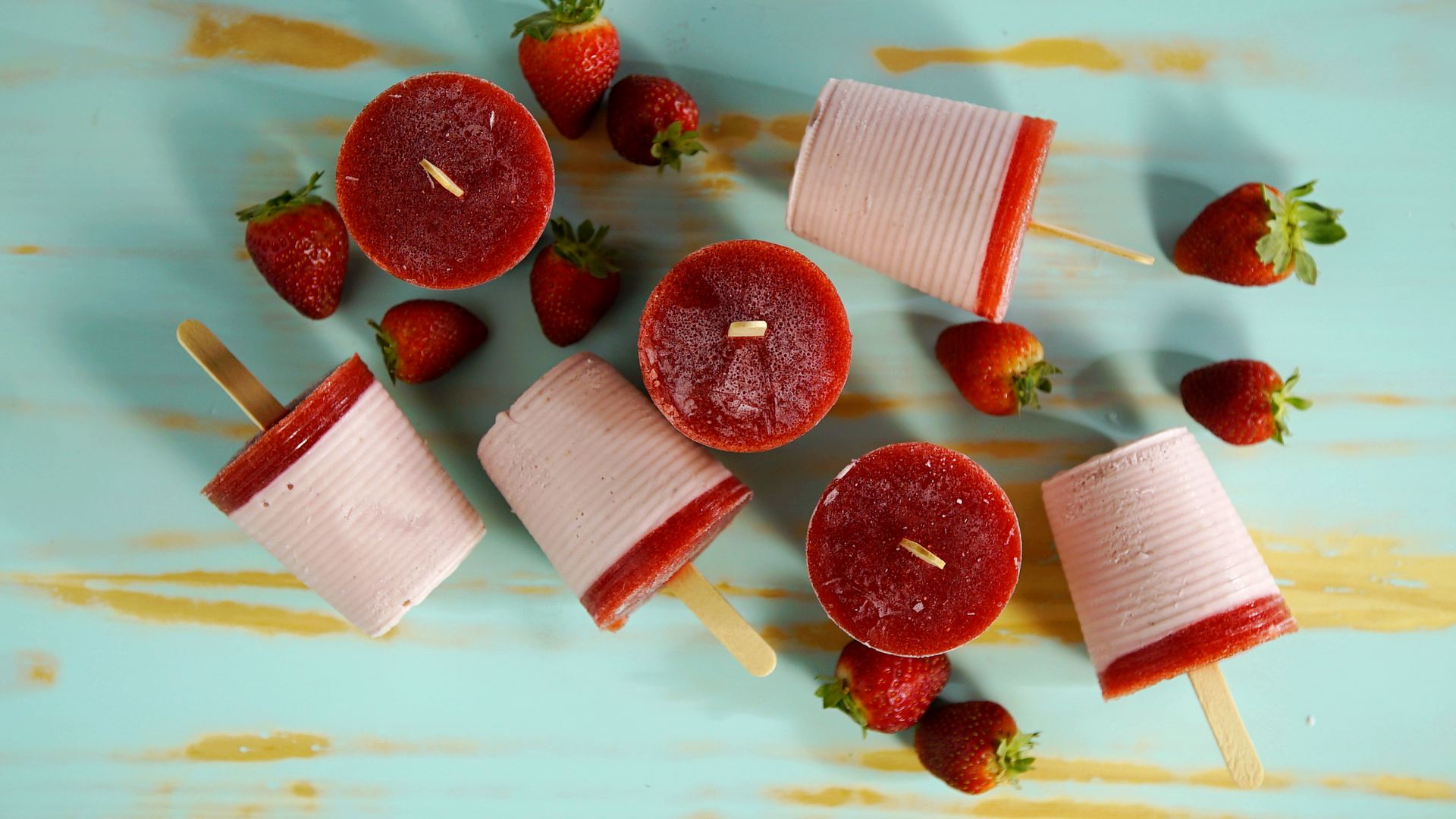 picole-de-morango-no-copo