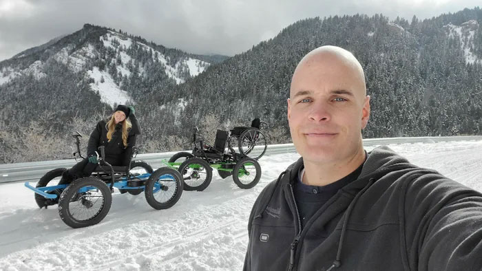 homem-cria-cadeira-de-rodas-para-esposa