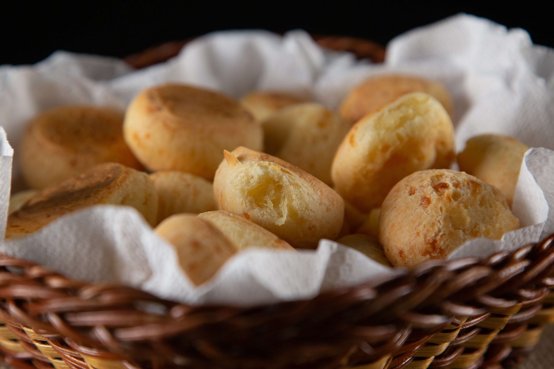 Pão de queijo de liquidificador FÁCIL e prático para acabar com a fome