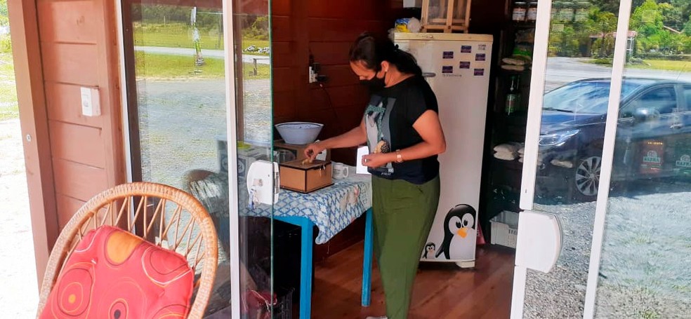 Honestidade de clientes faz barraca sem vendedor dar certo