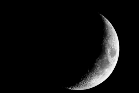 Fase da Lua de hoje, 04/05/2025: Lua Crescente, conjunção com Marte e o que observar no céu