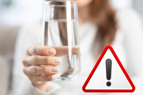 Beber água demais também faz mal? Finalmente a ciência respondeu o drama