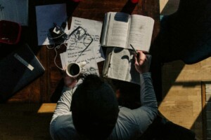 Meditação guiada para estudar: medite antes dessa forma e estude melhor