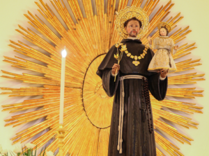 Oração a Santo Antônio para solteiros: Como confiar no Santo Casamenteiro
