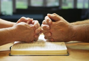 Oração por Paz Mundial: como pedir a Deus proteção por meu país