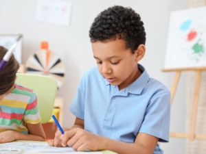 Desenhos de carros para meninos que amam pintar muito