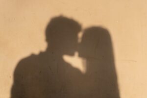 Sonhar fazendo amor com pessoa conhecida: o que significa
