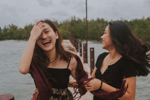 5 versículos para enviar a amiga que está triste e animar ela