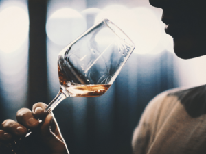 Onde está na Bíblia que não pode beber? Leia texto e explicação