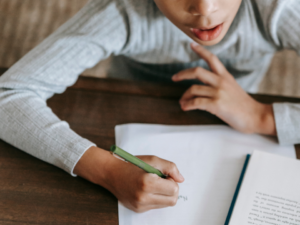 Ditado simples para alfabetização: lista com palavras fáceis