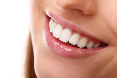 Sonhar com os dentes caindo significa morte?