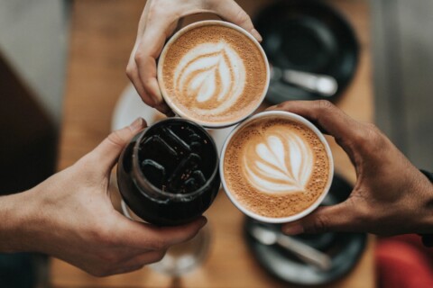 Paladar humano muda com experiências alimentares, permite adaptação a sabores como o amargo do café e depende também do cheiro, da textura e do contexto